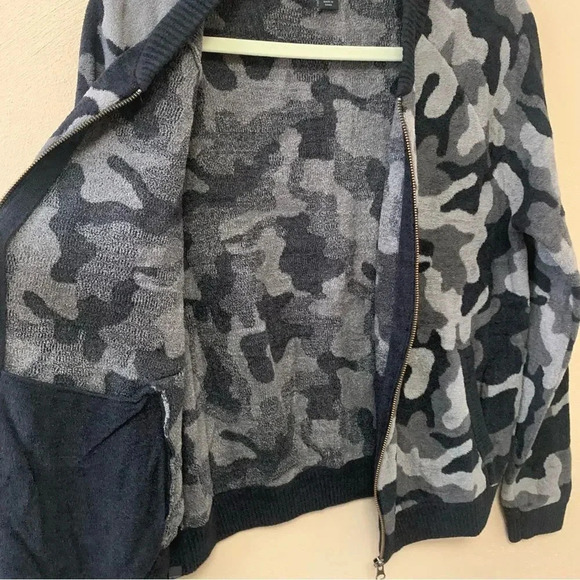 Barefoot Dreams CozyChic Ultra Lite Camo Zip-Up Bomber Size Small - Picture 5 of 10